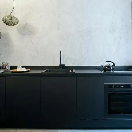 Apartmán Plum Guide - Obsidian & Cream *