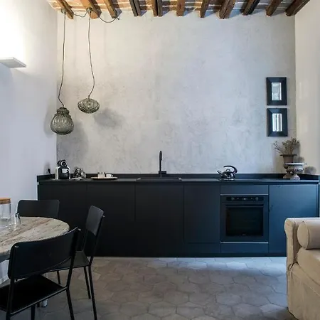 Apartmán Plum Guide - Obsidian & Cream *